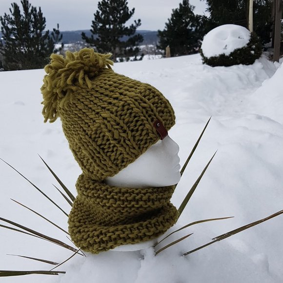 Wool winter set, sweater, matching hat and scarf,olive green color, hand knitted - Picture 6 of 13